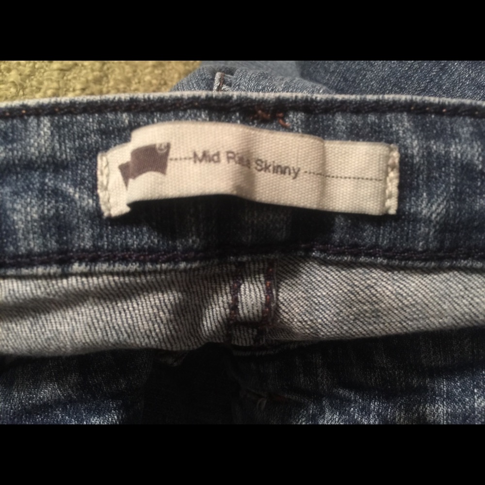 Levi’s mid rise skinny jeans